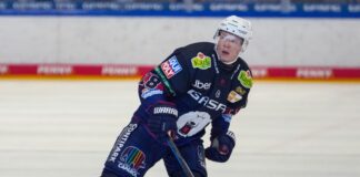 3:0 in Bremerhaven: Eisbären bauen Siegesserie aus Jonas Müller erzielte das 1:0 der Eisbären Berlin beim Auswärtssieg in Bremerhaven. (Archivbild)
