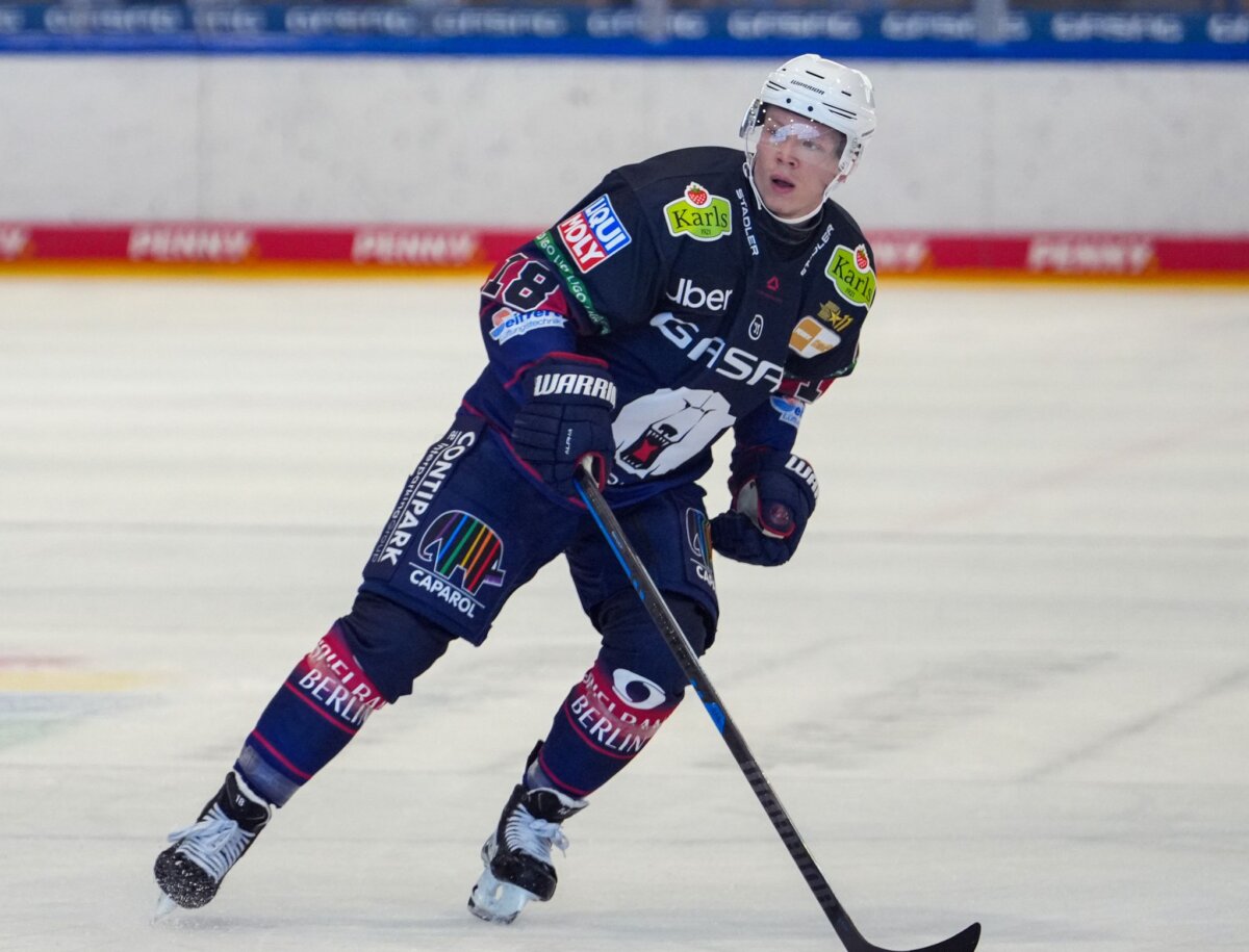 Jonas Müller Jonas Müller erzielte das 1:0 der Eisbären Berlin beim Auswärtssieg in Bremerhaven. (Archivbild)