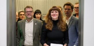 Für Linke, Grüne und SPD - hier Spitzenpolitiker der drei Parteien auf dem Weg zu einem Pressestatement - ist der Weg zu einer Koalition in Berlin noch weit. (Archivbild)