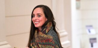 Berliner Linken-Abgeordnete Emde: Stehe zu meinen Aussagen Vanessa Emde aus dem Bezirksverband der Linken Neukölln hatte im Wahlkampf stark auf das Thema Palästina-Solidarität gesetzt. (Archivbild)
