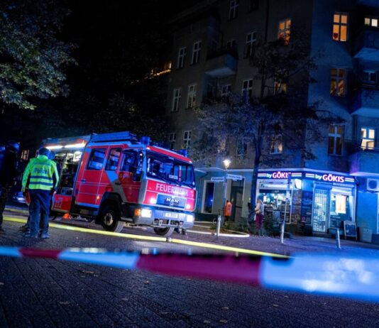 Brand in Ladengeschäft in Wedding Die Feuerwehr war am Abend in Berlin-Wedding im Einsatz.