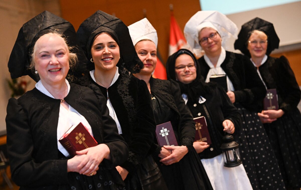 Empfang Tracht des Jahres 2026 Die Trachten der Ostersängerinnen aus der Nieder- und Mittellausitz sind teils alte Erbstücke.