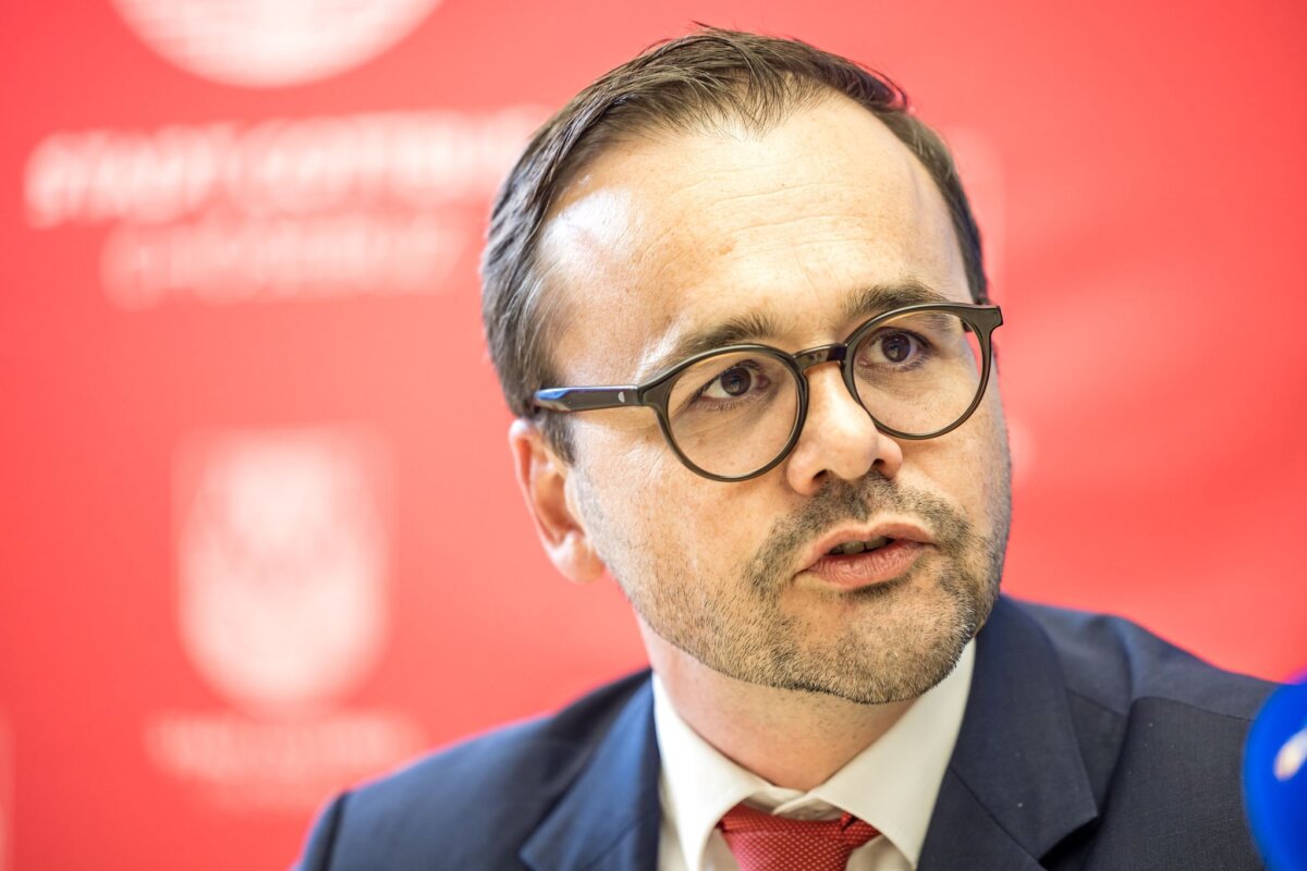 CDU-Landesvorsitzender und Innenminister Jan Redmann Brandenburgs CDU-Landesvorsitzender, Innenminster Jan Redmann, geht auf Distanz zu einem Instagram-Post der Mittelstandsunion Potsdam und spricht von fehlender Sensibilität. (Archivbild)