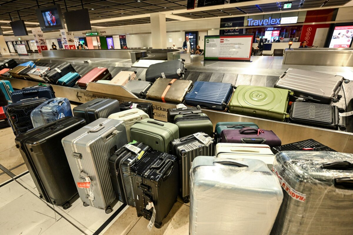 Gepäck am Flughafen Berlin Brandenburg Airport Auf den Gepäckbändern bleiben mitunter Koffer zurück. (Archivbild)