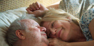 „Der Film hat mich gekriegt“ – Dagmar Manzel über ihre Rolle in „Alte Liebe“ Dagmar Manzel (re.) und Joachim Król als Lore und Harry. Bild: Frédéric Batier/Kordes und Kordes Film/Pandora Film