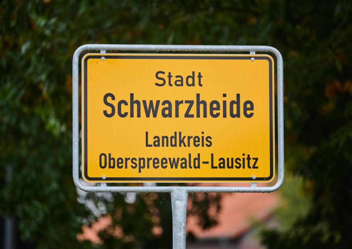 Ortstafel Schwarzheide IS-Verdacht in Schwarzheide.