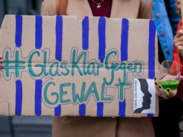 Terre des Femmes: Behörden besser ausbilden Gesellschaftlich sei man sich einig, dass Gewalt gegen Kinder zu ächten sei, bei Gewalt gegen Frauen sei das nicht der Fall, sagt Birkmann. (Archivbild)