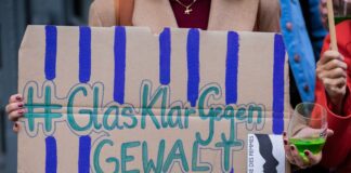 Terre des Femmes: Behörden besser ausbilden Gesellschaftlich sei man sich einig, dass Gewalt gegen Kinder zu ächten sei, bei Gewalt gegen Frauen sei das nicht der Fall, sagt Birkmann. (Archivbild)