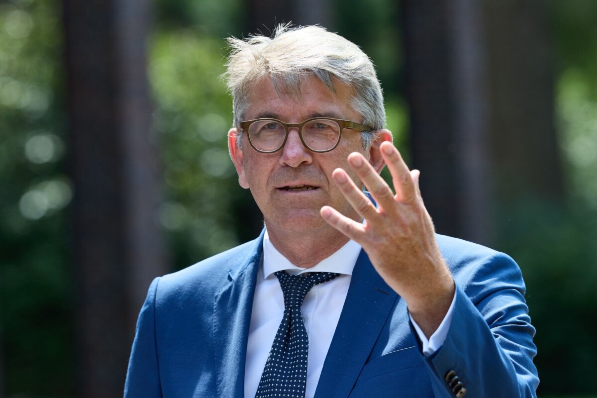 Medien- und Kulturstaatsminister Wolfram Weimer Kulturstaatsminister Weimer äußert scharfe Kritik an einem möglichen Bündnis der SPD mit der Linken in Berlin. (Archivbild)
