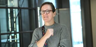 Linke-Politikerin Klein neue Berliner Parlamentspräsidentin Die Linke stellt mit Hendrikje Klein erstmals eine Präsidentin des Berliner Abgeordnetenhauses.
