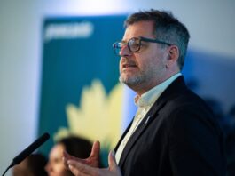 Grünen-Fraktionschef Graf wirbt für Rot-Grün-Rot Werner Graf ist Co-Fraktionsvorsitzender der Grünen im Berliner Abgeordnetenhaus.