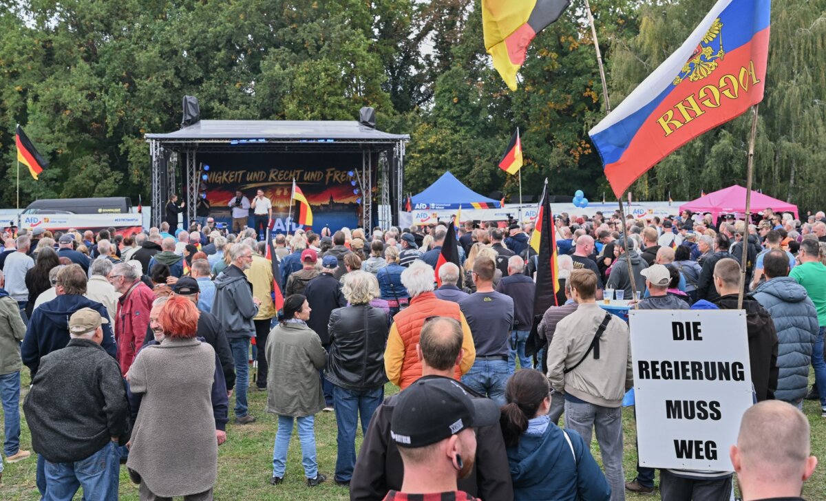 AfD Veranstaltung in Fürstenwalde Bei einer Kundgebung der AfD im ostbrandenburgischen Fürstenwalde kam es vereinzelt auch zu Auseinandersetzungen. Nach Angriffen auf YouTuber ermittelt die Polizei.