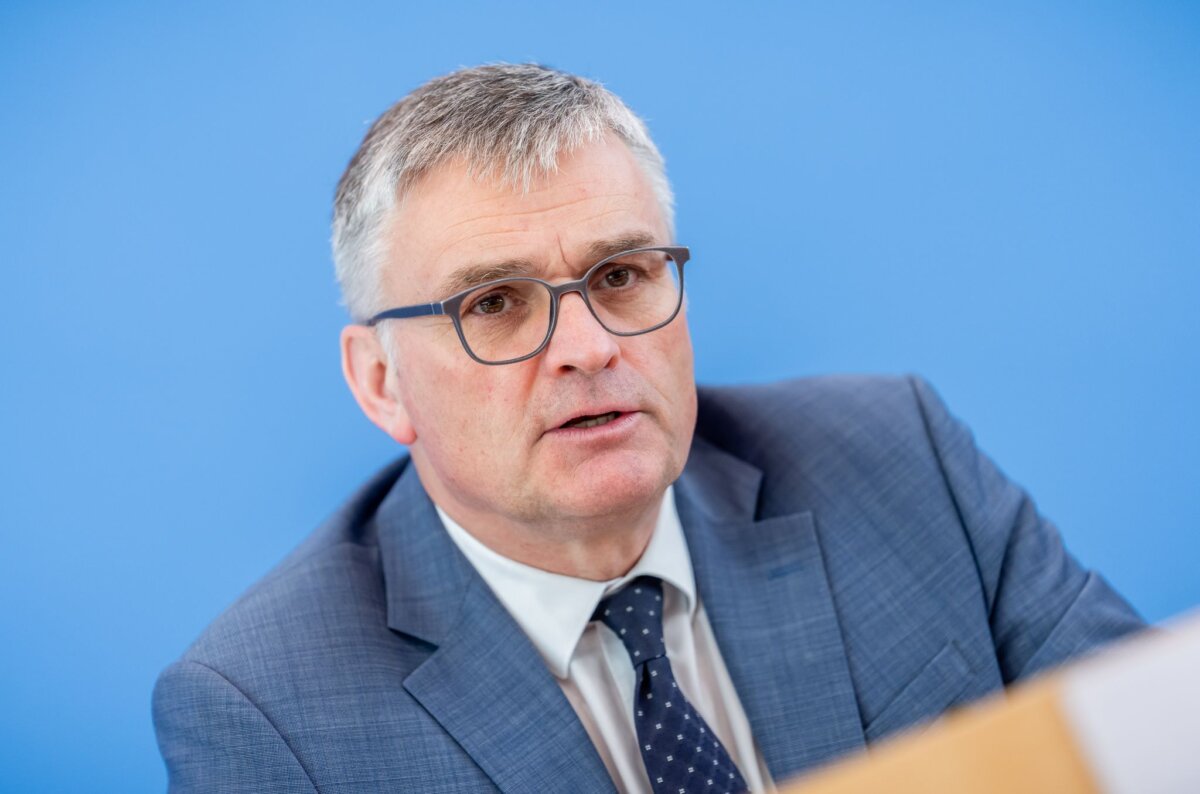 Bundespressekonferenz Regierungssprecher Kornelius sieht keinen akuten Handlungsbedarf wegen der Wohnungsenteignungspläne in Berlin. (Archivbild)