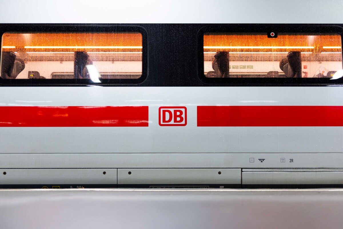 ICE Die Bahnstrecke zwischen Hamburg und Berlin war unterbrochen. (Symbolbild)