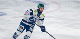 5:0 gegen Wolfsburg: Eisbären Berlin neuer DEL-Spitzenreiter Angreifer Frederik Tiffels traf beim Heimsieg der Eisbären Berlin gegen die Grizzlys Wolfsburg doppelt. (Archivbild)