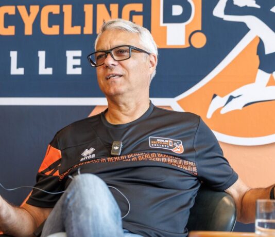 BR Volleys vor Duell mit Giesen: «Brauchen solche Spiele» Volleys-Trainer Andrea Anasasi erwartet gegen Giesen wieder eine schwierige Aufgabe (Archivbild)