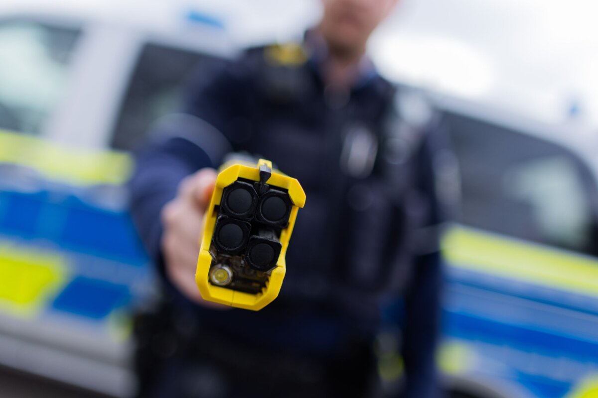 Taser Die Polizei setzte einen Taser gegen den Mann ein. (Symbolbild)