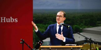 Dobrindt will bei Zivilschutz nachlegen Dobrindt hielt in Luckenwalde eine Rede.