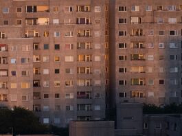Banken: Vergesellschaftung kann Immobilienkredite verteuern Linke, SPD und Grüne wollen private Wohnungsbestände in Berlin vergesellschaften. (Archivbild)