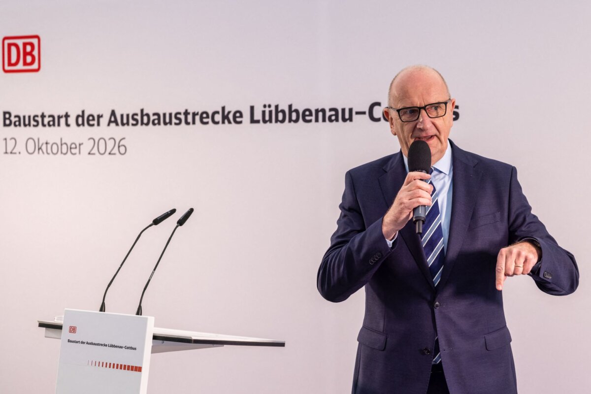 Baustart der Bahn-Ausbaustrecke Lübbenau - Cottbus Dietmar Woidke sieht in dem Infrastrukturprojekt einen Baustein für den Strukturwandel.