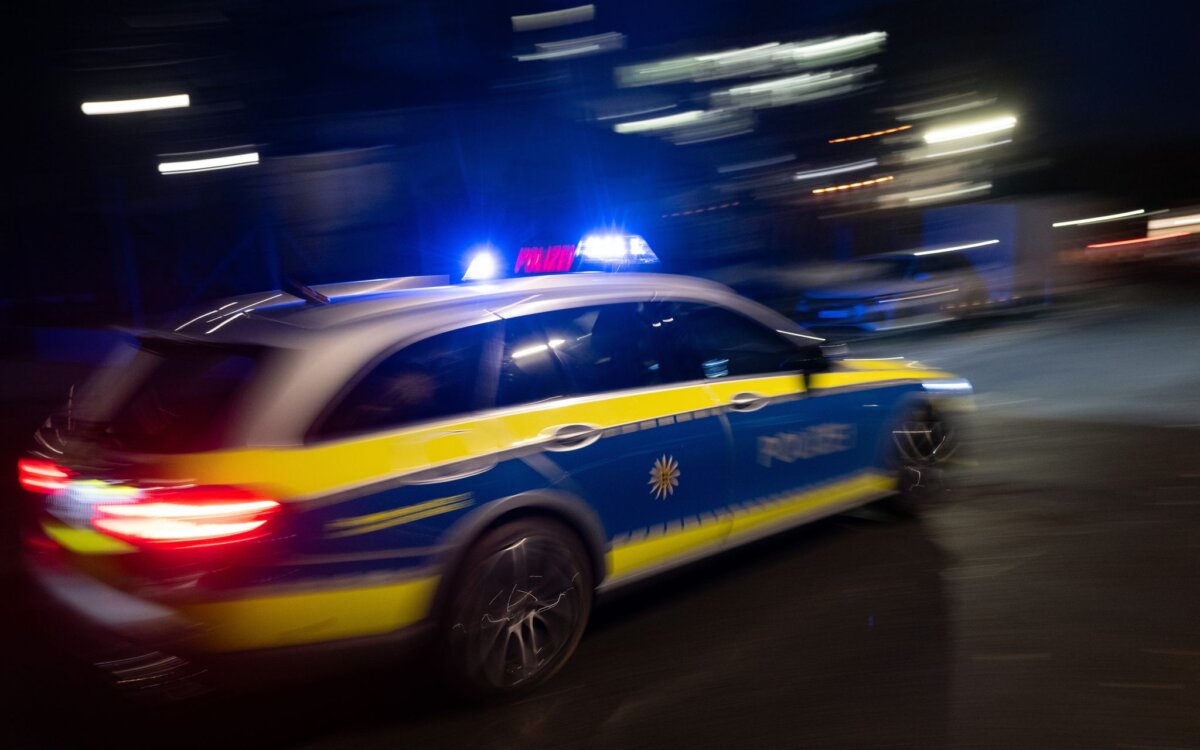Illustration - Polizei Die Berliner Polizei ermittelt nach Schüssen in Schöneberg. (Symbolbild)