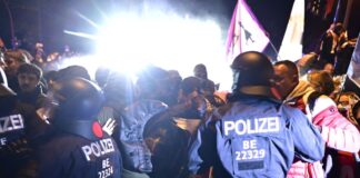 Eine Polizeisprecherin sprach nach dem Ende einer zweiten Demonstration von einer «Art Katz-und-Maus-Spiel».