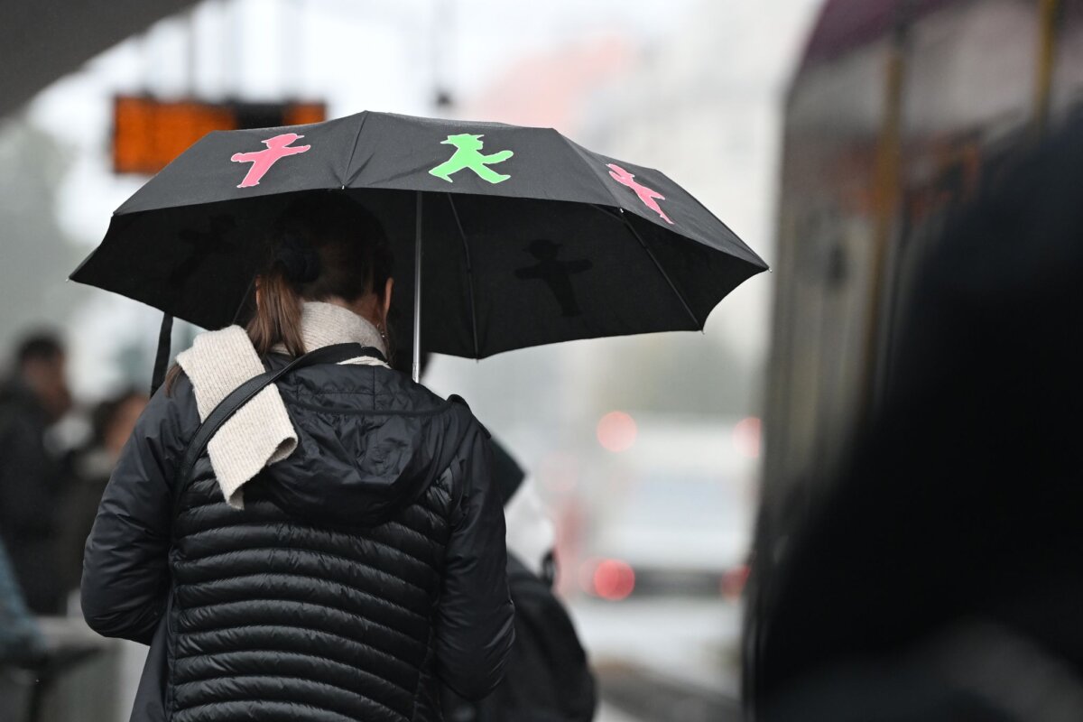 Herbstwetter in Berlin Grauer Dienstag, regnerischer Mittwoch: Erst am Donnerstag zeigt sich in Berlin und Brandenburg wieder häufiger die Sonne. (Illustration)