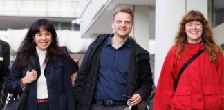 Parteien in Berlin wollen Vorgespräche fortsetzen Das Berliner Linke-Spitzentrio Elif Eralp (l-r), Maximilian Schirmer und Kerstin Wolter kann sich über einen Etappensieg auf dem langen Weg zur Regierungsbildung freuen.