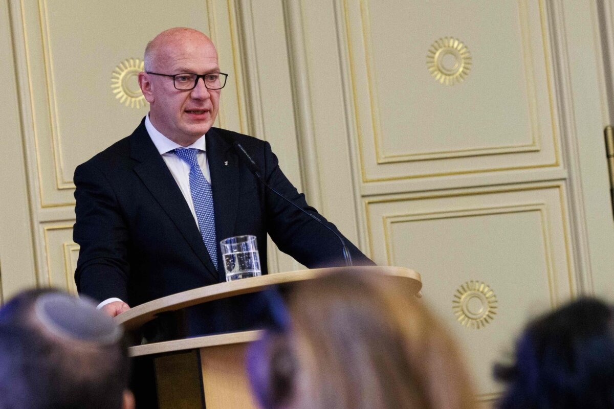 Ausstellung «Unbroken» im Roten Rathaus Berlins Regierender Bürgermeister Kai Wegner (CDU) hat dazu aufgerufen, sich Antisemitismus entschieden entgegenzustellen.