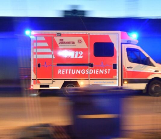 Taxifahrer stirbt bei Frontalzusammenstoß in Berlin-Mitte In Berlin-Mitte ist ein Taxifahrer bei einem Verkehrsunfall gestorben. (Symbolbild)