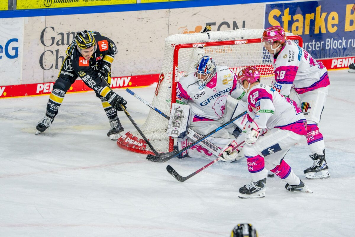 Jonas Neffin Goalie Jonas Neffin (M) war in den letzten Spielen ein Erfolgsgarant bei den Eisbären Berlin. (Archivbild)