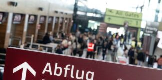 Ferien: Darauf müssen sich Berliner Reisende einstellen Am ersten Ferienwochenende erwarten die Betreiber des BER rund 280.000 Passagiere. (Archivbild)