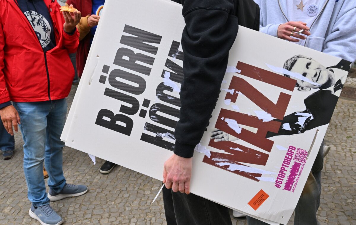 Friedlicher Protest gegen eine AfD Veranstaltung Protest gegen Thüringens AfD-Landeschef Björn Höcke, der am Nachmittag in Fürstenwaldes erwartet wurde.