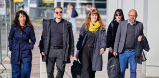 Rot-Grün-Rot räumt Hindernis für Sondierungen aus dem Weg Berlins Linke-Fraktionschefin Elif Eralp (l) hat sich mit der Delegation ihrer Partei bereits dreimal Grünen und SPD getroffen, heute steht das nächste Gespräch an.