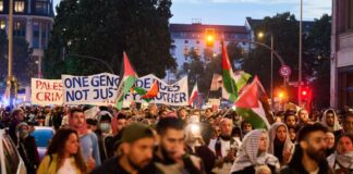 Palästina-Demo in Berlin: Thunberg bei Protest in Kreuzberg Am dritten Jahrestag des Terrorangriffs der islamistischen Hamas auf Israel haben in Berlin viele Menschen für Palästina und gegen den Krieg im Gazastreifen demonstriert.