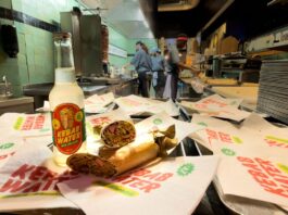 Einmal Döner zum Trinken, bitte «Kebab Water»: Sprudelwasser mit Elektrolyten und Döner-Geschmack.