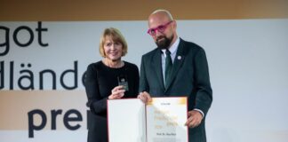 Margot Friedländer Preis für Münchner Professor Guy Katz Juryvorsitzende Elke Büdenbender überreicht den Margot Friedländer Preis 2026 an den Münchner Hochschullehrer Guy Katz.