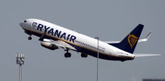 Ryanair streicht Angebot am BER deutlich zusammen Ryanair streicht seine Basis am Hauptstadtflughafen BER erheblich zusammen. (Archivbild)