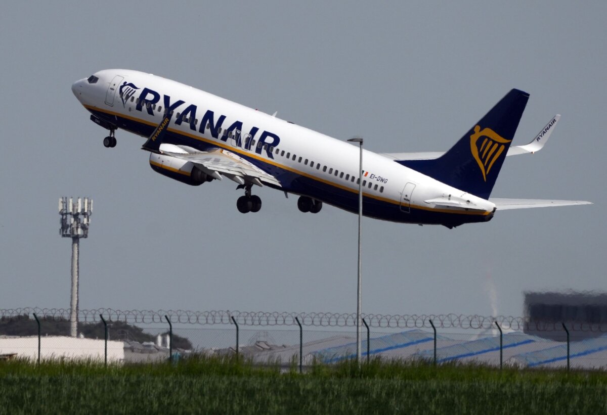 Ryanair Ryanair streicht seine Basis am Hauptstadtflughafen BER erheblich zusammen. (Archivbild)