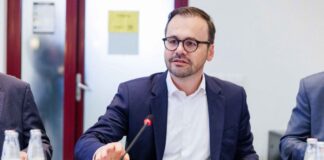 Minister: Keine Unterlassung zu Linken und Clankriminalität Brandenburgs Innenminister Redmann kritisiert die Berliner Linke wegen möglicher Verbindungen zu Clans. (Archivbild)
