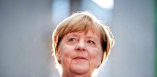 Merkel-Mania? Warum die Kanzlerin a. D. so viele Fans bewegt Altkanzlerin Merkel zeigt sich fünf Jahre nach ihrem Abschied aus dem Amt wieder häufig in der Öffentlichkeit. (Archivbild)
