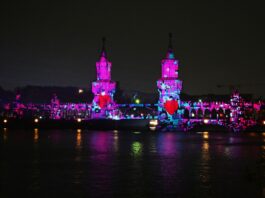 Festival of Lights startet in Berlin Das Festival lockt bis zum 18. Oktober abends ins Freie.