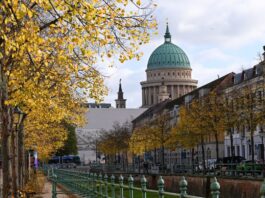 Regen und Sonnenschein: Herbstliches Wechselwetter erwartet Am Mittwoch lockert es erneut auf und die Sonne kommt zum Vorschein. (Archivbild)