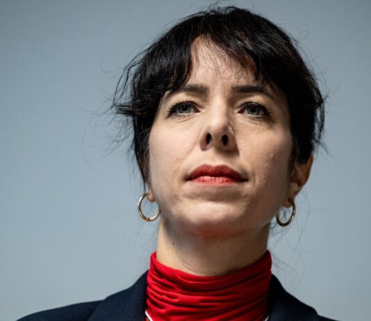 Eralp: Dobrindts Vorstoß ist verfassungswidrig Linke-Fraktionsvorsitzende Elif Eral hält den Vorstoß von Bundesinnenminister Alexander Dobrindt (CSU) gegen mögliche Vergesellschaftungen für verfassungswidrig. (Archivbild)