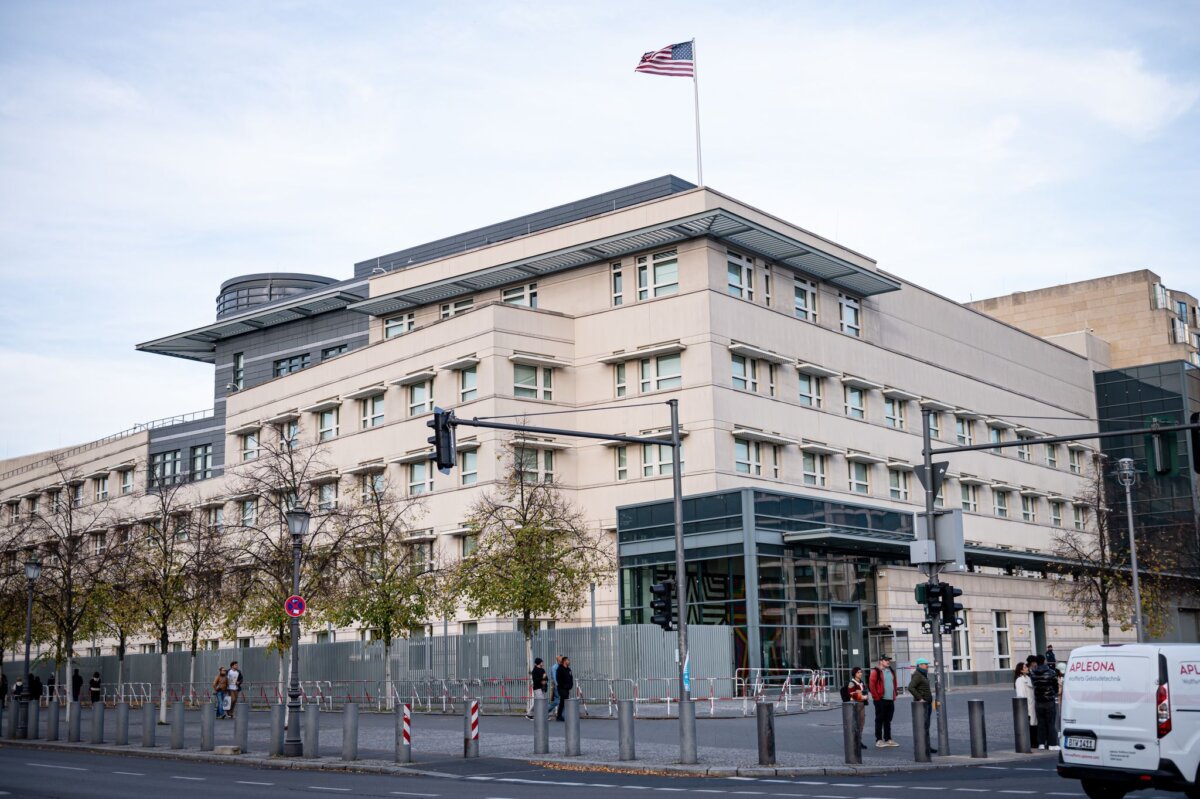 US-Botschaft Ein Personenschutz-Kommando, das bei der US-Botschaft im Einsatz war, ist aufgelöst worden. (Archivbild)