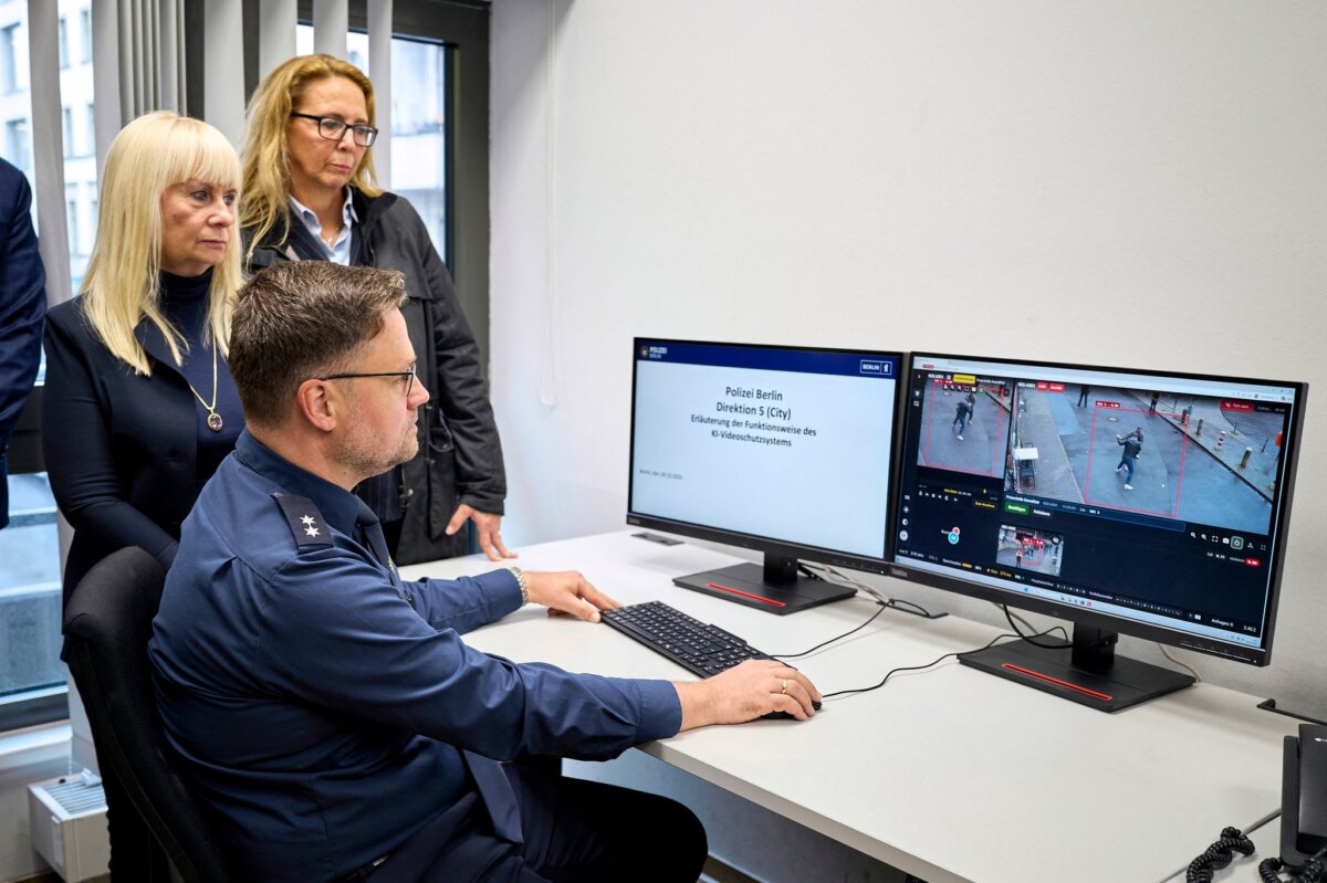 Innensenatorin Spranger (SPD) besucht Wache am Kottbusser Tor Am Kottbusser Tor kommt ab November KI-gestützte Videoüberwachungstechnik zum Einsatz.