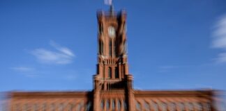 Durchbruch bei Sondierungen zur Regierungsbildung in Berlin In das Rote Rathaus in Berlin könnte nach erfolgreichen Koalitionsverhandlungen erstmals die Linke mit ihrer Spitzenkandidatin Elif Eralp einziehen. (Symbolbild)