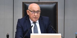 Berlin: Alterspräsident verurteilt Angriffe auf Juden Der CDU-Politiker Kurt Wanser eröffnete als Alterspräsident die erste Plenarsitzung des neuen Berliner Abgeordnetenhauses.