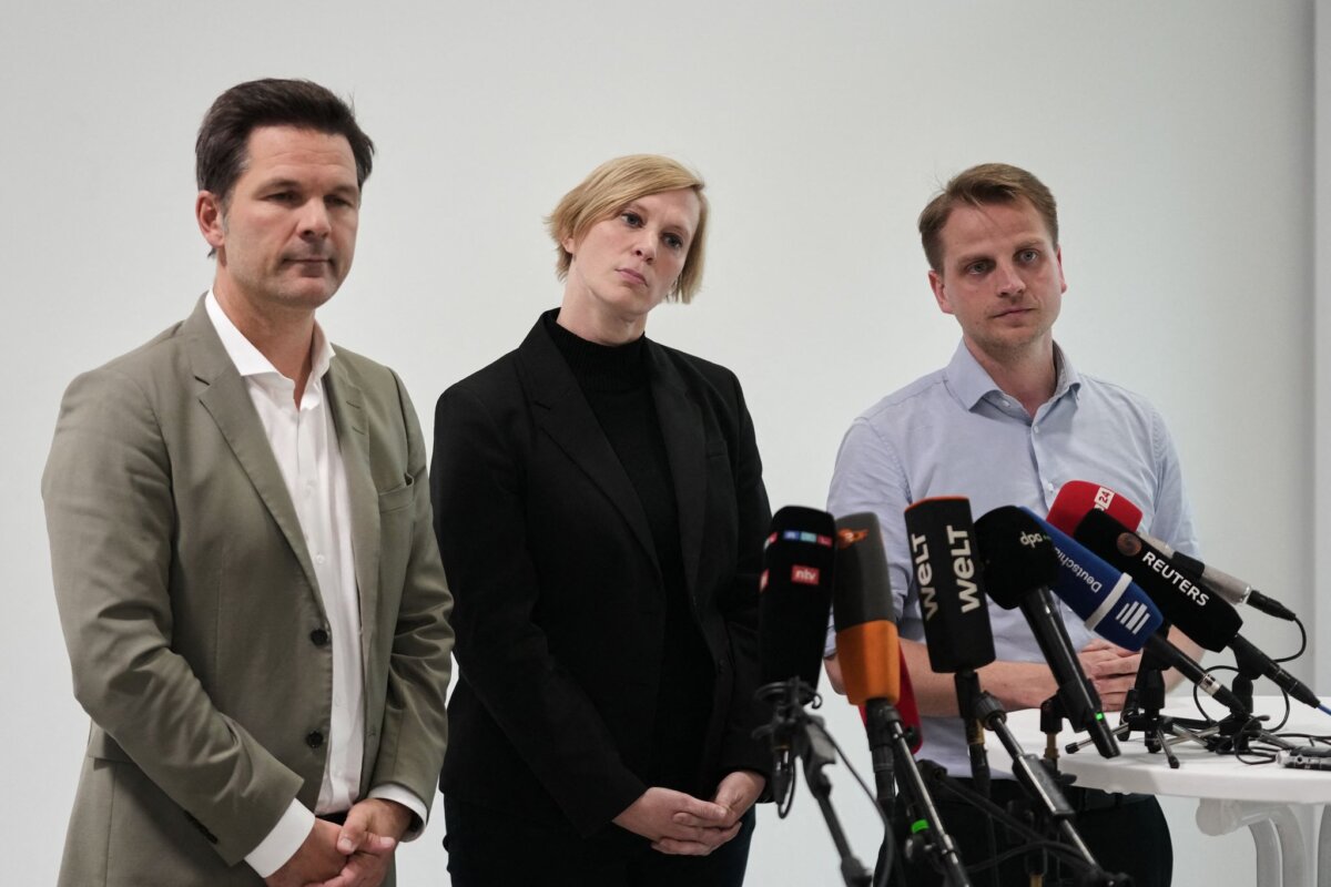 Sondierungen zur Regierungsbildung in Berlin Spitzenpolitiker von Linke, Grünen und SPD in Berlin informieren über den Stand der Sondierungen zur Regierungsbildung.