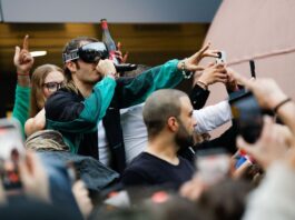 Wieso Ski Aggu Handys auf seinen Konzerten verbieten will Rapper Ski Aggu geht mit seinem neuen Album auf Tour und will während der Shows Handys verbieten. (Archivbild)